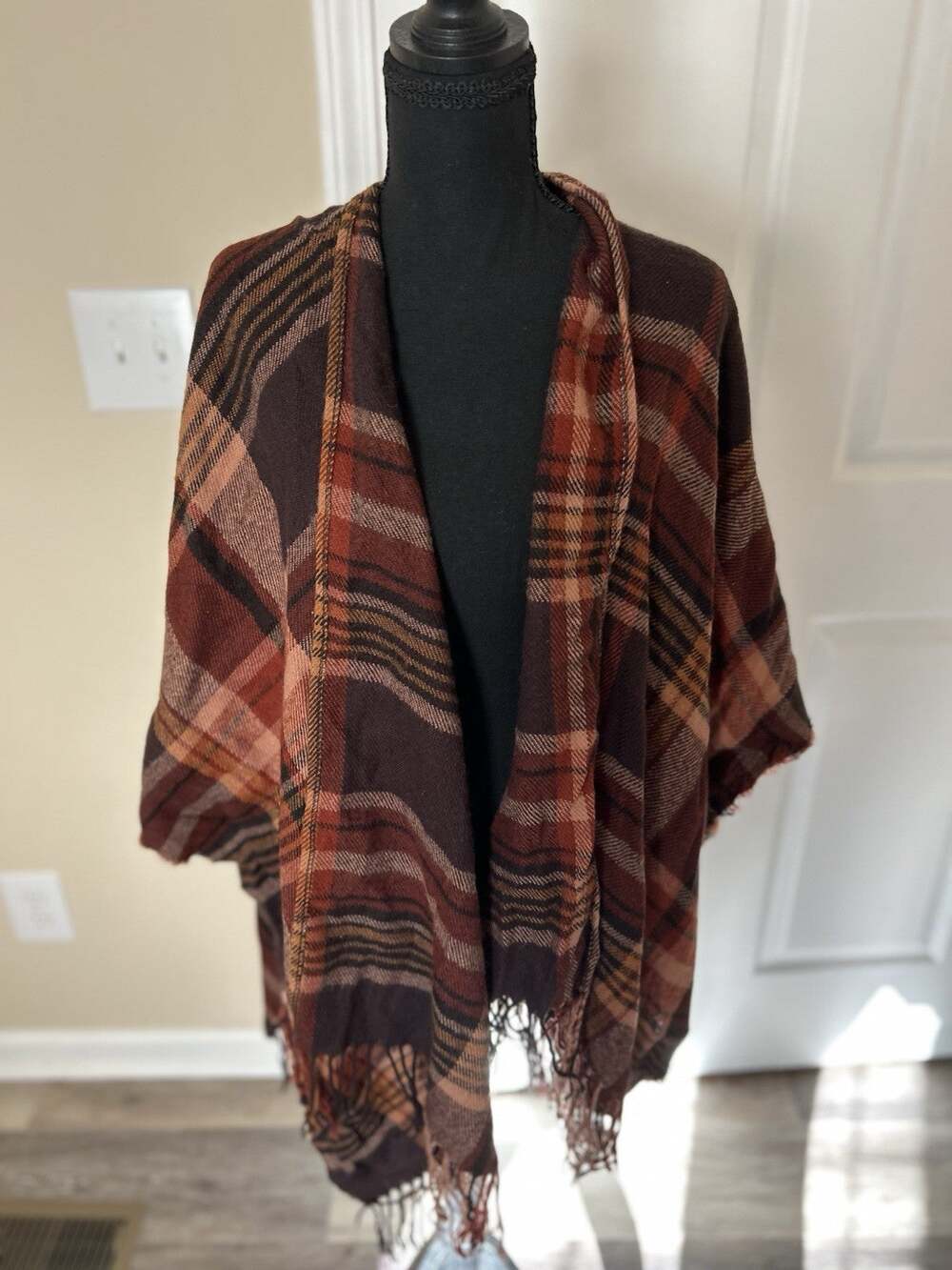 Universal Thread Plaid Fringe Shawl Ruana Poncho Size Medium Boho Lagenlook Cozy